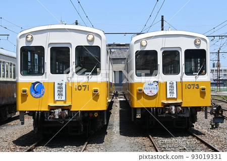 Takamatsu Kotohira Electric Railway Series 1070 lined up at the depot 93019331