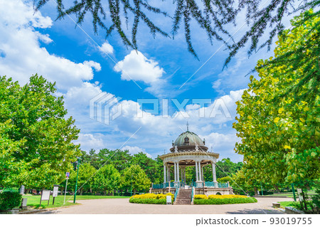Tsurumai Park under the blue sky, Concert Hall <Nagoya City, Aichi Prefecture> 93019755