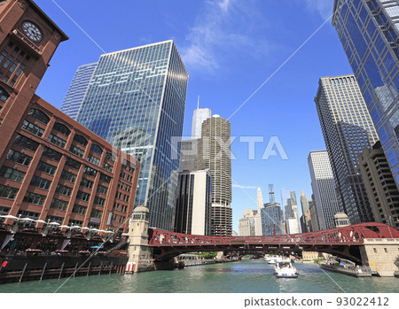 Chicago sightseeing cruise and skyline on the river, Illinois, USA Chicago sightseeing cruise and skyline on the river, Illinois, USA 93022412