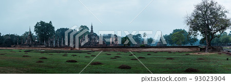 Wat Mahathat temple ruins in the Sukhotai Historical Park, Thailand 93023904