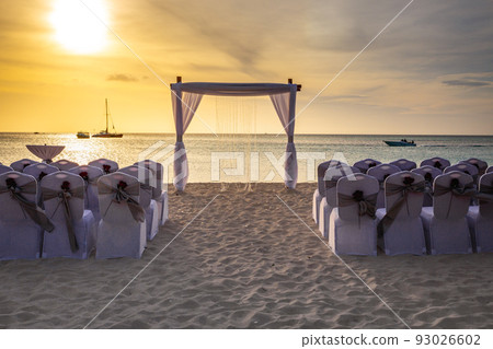 Wedding in Idyllic caribbean beach at sunset in Aruba, Dutch Antilles Wedding in Idyllic caribbean beach at sunset in Aruba, Dutch Antilles 93026602