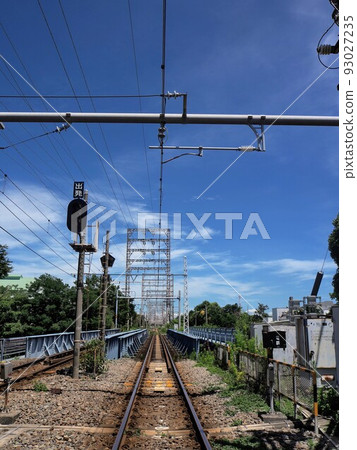 JR Tsurumi Line track in Yokohama 93027235