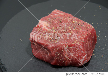 我買了一些牛尾肉。 我買了一些牛尾肉。 93027400