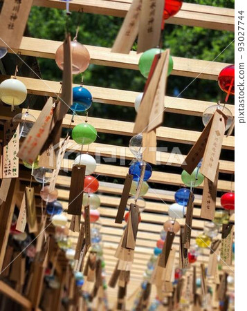 Many wind chimes Many wind chimes 93027744