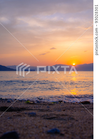 觀賞瀨戶內海的溫柔海浪和落日 93028301