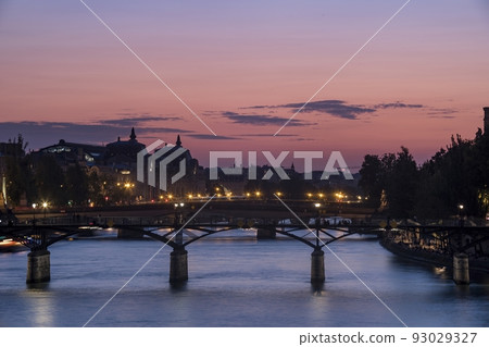 The River Seine in Paris to the famous bridges, Pont des Arts and the Pont du Carrousel with the historic Orsay Museum behind. The River Seine in Paris to the famous bridges, Pont des Arts and the Pont du Carrousel with the historic Orsay Museum behind. 93029327