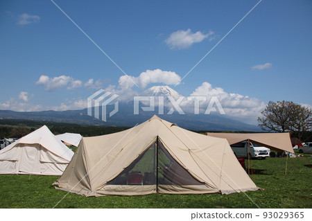 Camp with a view of Mt.Fuji at Fumotoppara Campsite 93029365