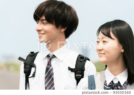 Men and women of high school students going to school 93030160