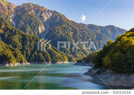 秋季立山黑部阿爾卑斯山脈路線黑部水壩（黑部湖） 93031016