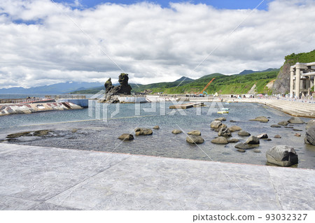 Shoot the scenery of the Gennadai Seaside Park underwater pool in Otobe-cho, Hokkaido in summer 93032327