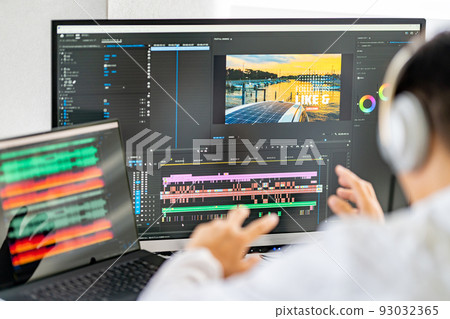 Video / Video Creator Male Laptop Audio Editing Audio Editing Noise Removal Headphones Video / Video Creator Male Laptop Audio Editing Audio Editing Noise Removal Headphones 93032365