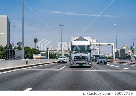 《Tokyo》Truck driver, Shuto Expressway Wangan Route 93032759