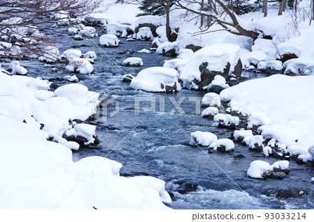 Iwaobetsu River in winter, Hokkaido 93033214