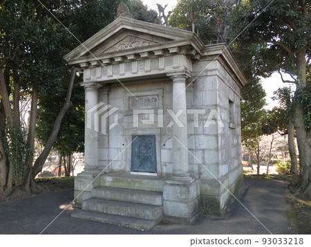 The Japanese Standard Origin Marker Warehouse in the north area (North Garden) of the front yard of the National Diet 93033218