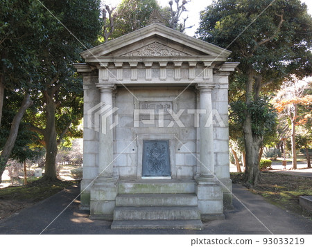 The Japanese Standard Origin Marker Warehouse in the north area (North Garden) of the front yard of the National Diet 93033219