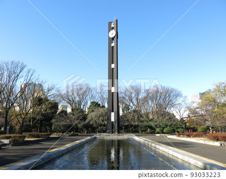 國會前院北區（北園）的鐘樓和噴泉池 93033223