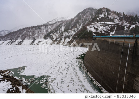 黑部大壩雪四月 93033346