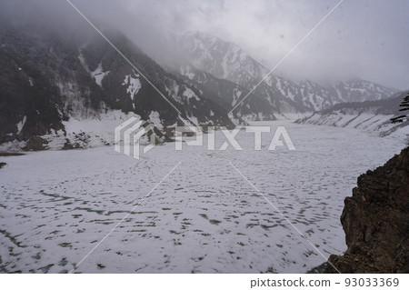 Kurobe Dam Snow April 93033369