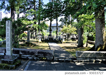 Echizen Asakura Yoshikage Cemetery 93033727