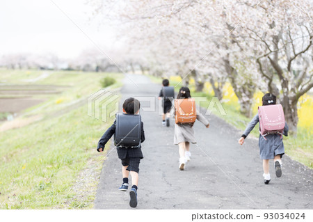 入學典禮形象 運行一年級學生 93034024