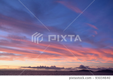 Clouds colored by the morning sun Clouds colored by the morning sun 93034640