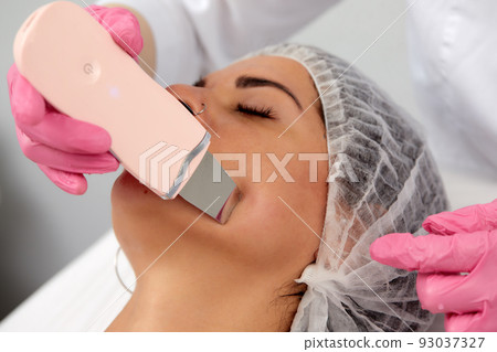 Skin Care. Close-up Of Beautiful Woman Receiving Ultrasound Cavitation Facial Peeling. Ultrasonic Skin Cleansing Procedure. Beauty Treatment. Cosmetology. Beauty Spa Salon. 93037327