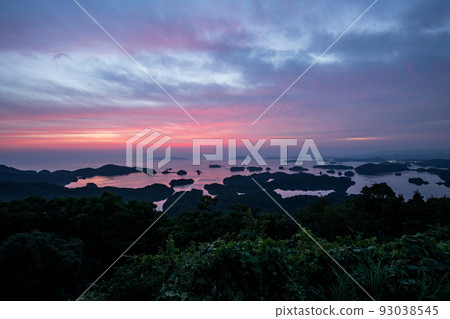 Scenery of the sunset over the Kujukushima Tenkai peak in autumn 93038545