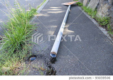 Fallen road sign (corrosion accident due to dog pee) Fallen road sign (corrosion accident due to dog pee) 93039506