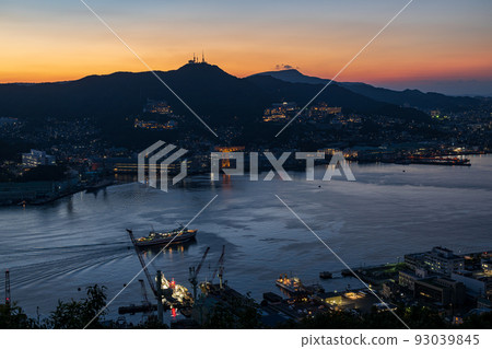 The night view from Mt. Nabekanmuri in Nagasaki, which has been selected as one of the world's top three night views The night view from Mt. Nabekanmuri in Nagasaki, which has been selected as one of the world's top three night views 93039845