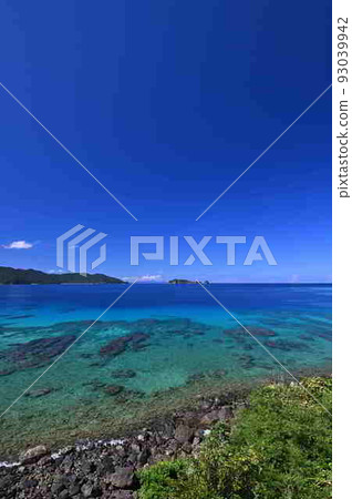 Eniya remote island seen from Amami Oshima Eniya remote island seen from Amami Oshima 93039942