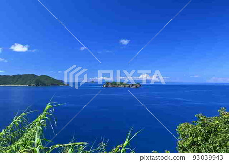 Eniya remote island seen from Amami Oshima Eniya remote island seen from Amami Oshima 93039943