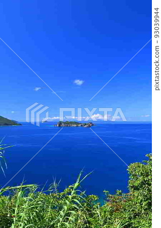 Eniya remote island seen from Amami Oshima Eniya remote island seen from Amami Oshima 93039944