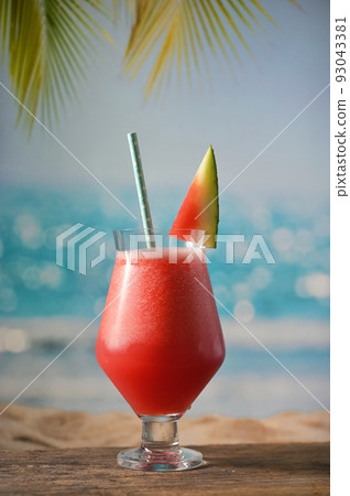 A Glass Of Freshly Squeezed Fresh Watermelon Juice 93043381