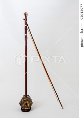 Chinese 1 deals string instrument