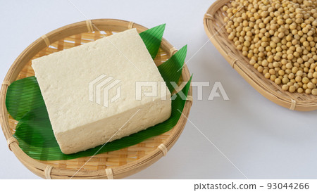 Tofu and soybeans 93044266