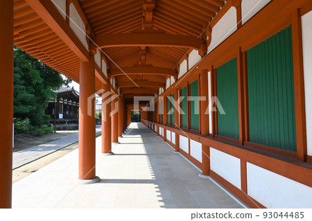 East Corridor of Yakushiji Temple, a World Cultural Heritage Site in Nara City East Corridor of Yakushiji Temple, a World Cultural Heritage Site in Nara City 93044485