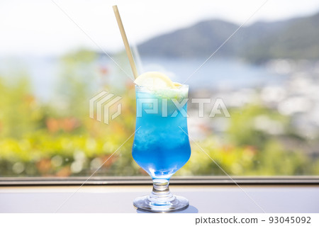 Delicious cream soda to drink in the middle of summer 93045092