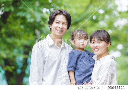 Family group photo parent and child 93045121