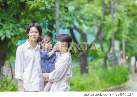 Family group photo parent and child 93045124