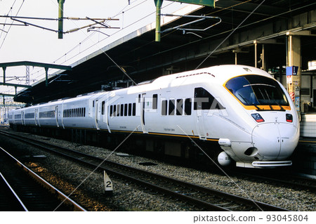 JR Kyushu 885 series limited express train (white seagull, early) 93045804