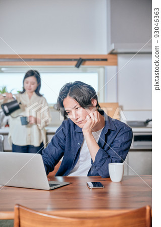 Young man thinking during telework 93046363