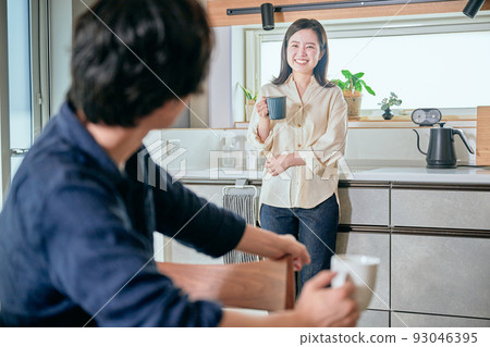 Young couple relaxing in the dining kitchen 93046395
