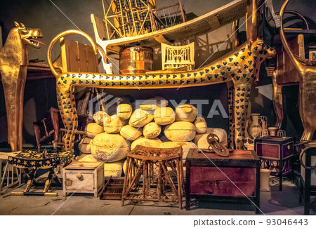 The tomb and treasures of King Tutankhamun 93046443