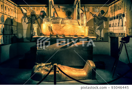 THe tomb and sarcophagus of King Tutankhamun 93046445