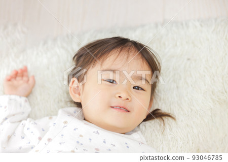 躺著的女孩 躺著的女孩 93046785