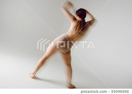 Young woman dancer dancing high heels dance movement with motion blur 93046898