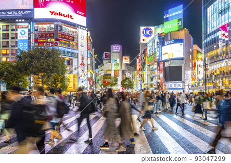 Shibuya scramble crossing at night 93047299