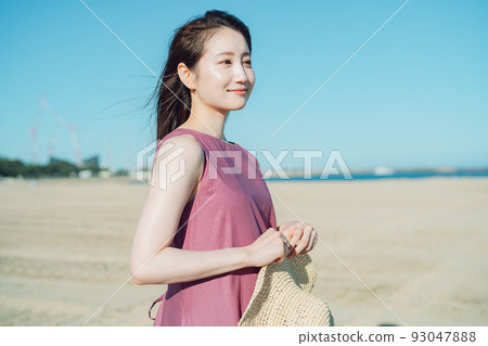 夏天凝視大海的女人 93047888