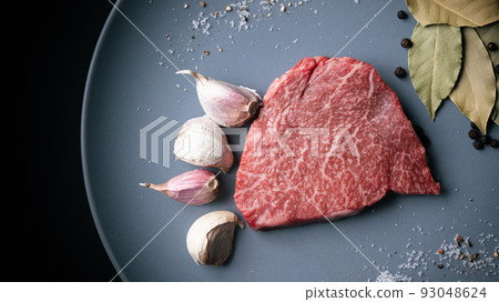 牛排生肉臀部 93048624