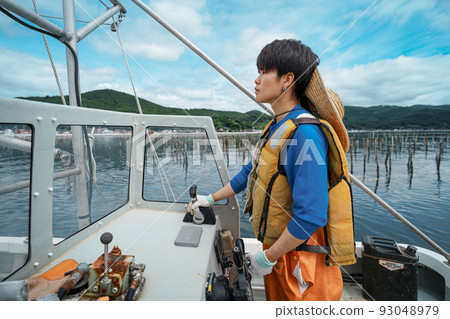 宮城縣石卷市負責漁業未來的年輕漁民 宮城縣石卷市負責漁業未來的年輕漁民 93048979